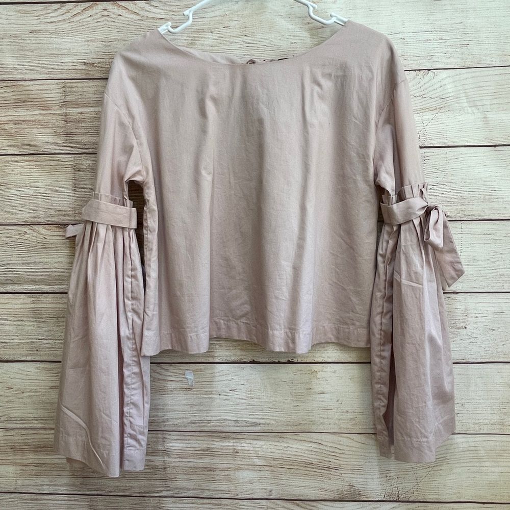 FREE PEOPLE TOP IN‎ DUSTY ROSE WITH PLEATED BELL SLEEVES